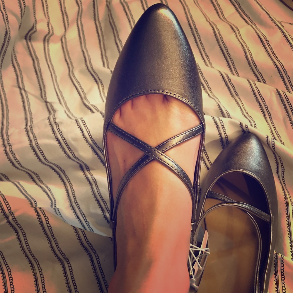 NWT Bronze metallic Gap flats 8